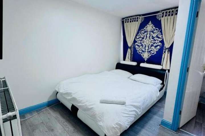 OYO Unique Private Rooms - Bolton Central Free Parking