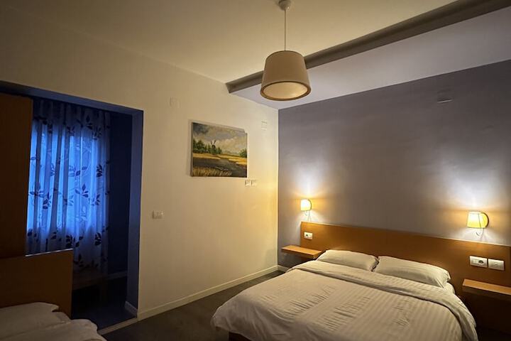 Room 6 of 32