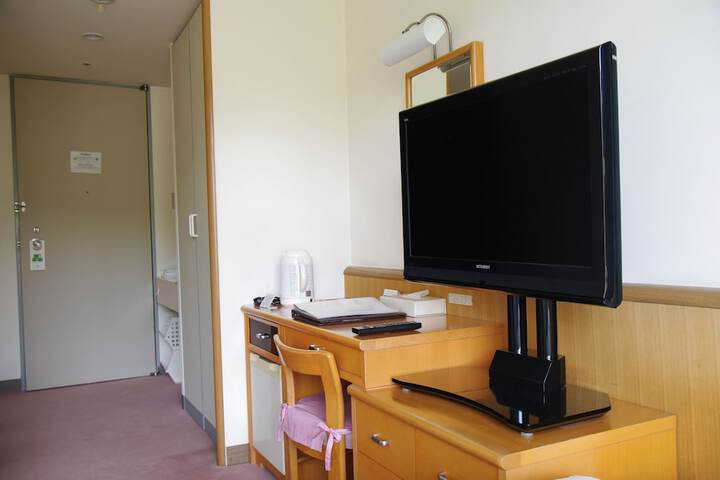 Room 7 of 173