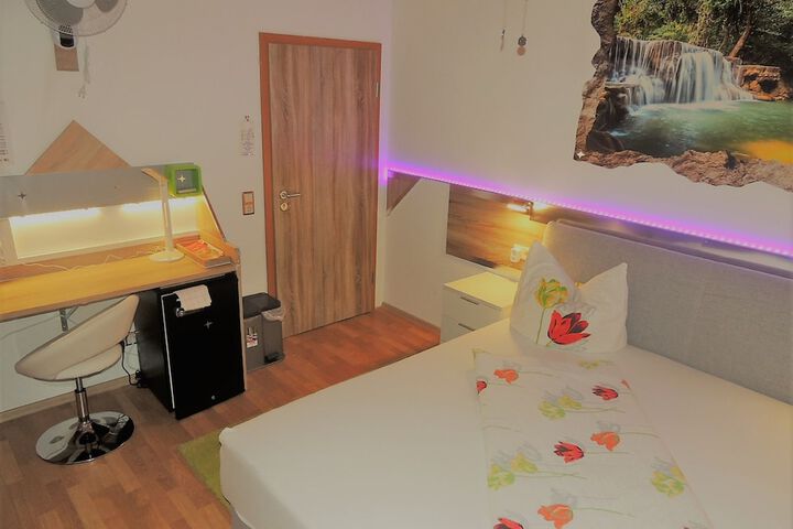 Room 21 of 272