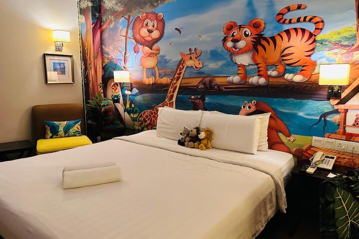 Room 33 of 97