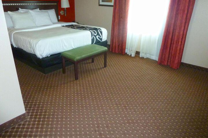 1 King Bed (3 of 14)