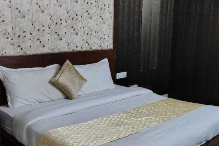 Room 9 of 24
