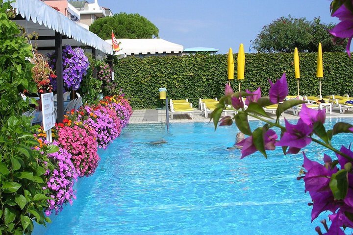 Hotel Pool