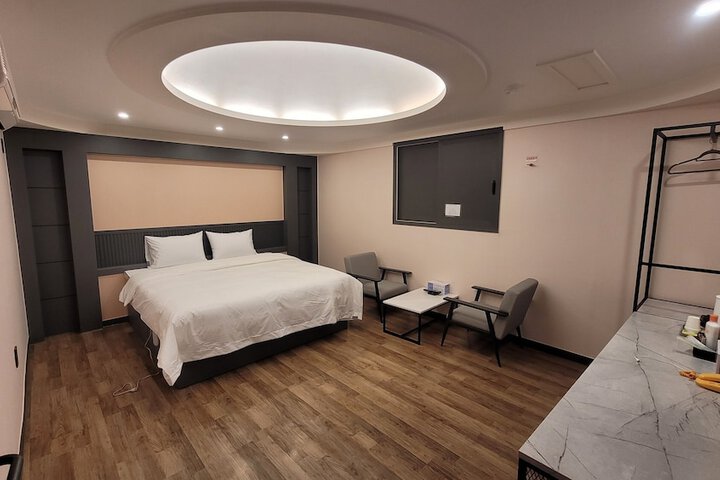 Room 7 of 20
