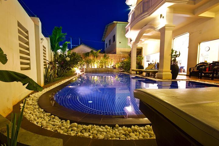 Hotel Pool