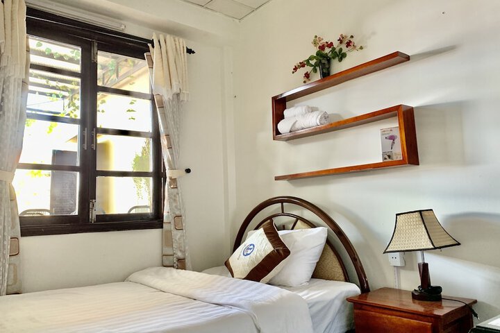 Room 33 of 153