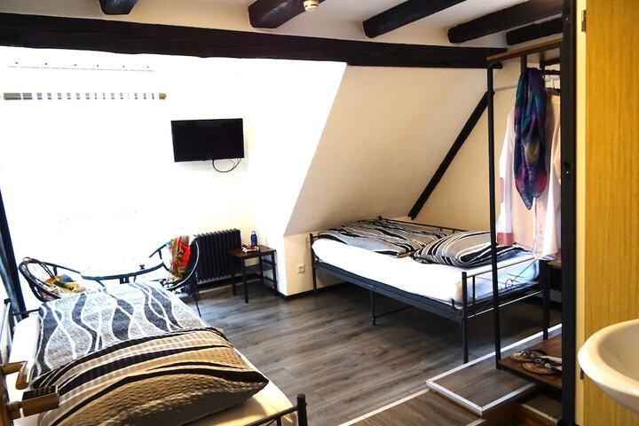 Room 198 of 442