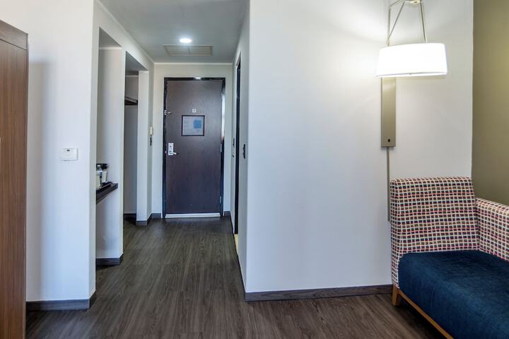 Room 17 of 61