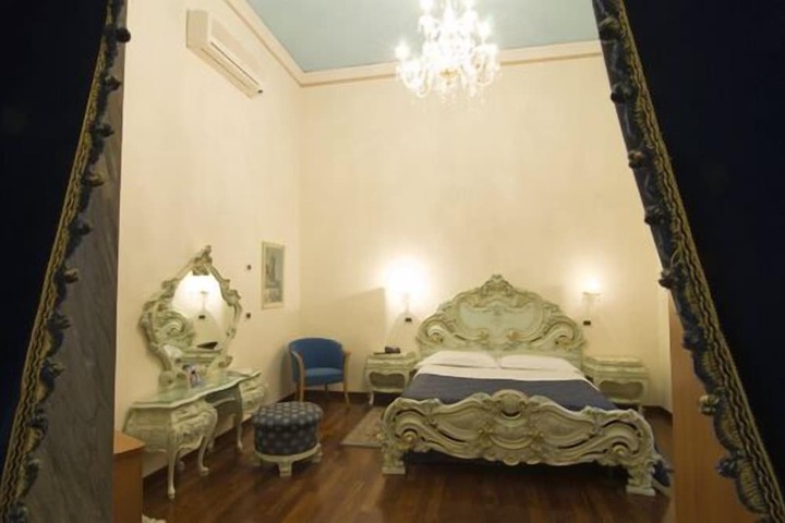 Room 6 of 36