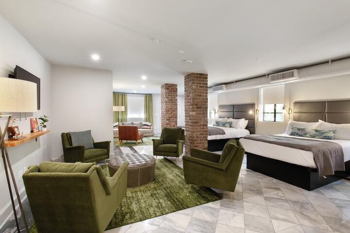 Room 6 of 164
