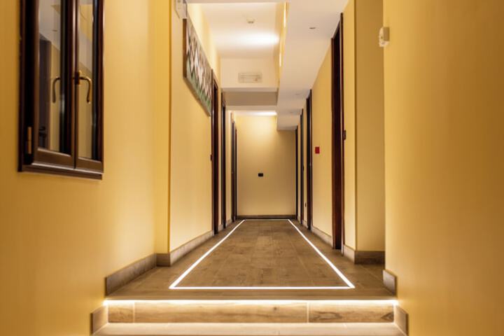 Ballroom/Hall 33 of 39