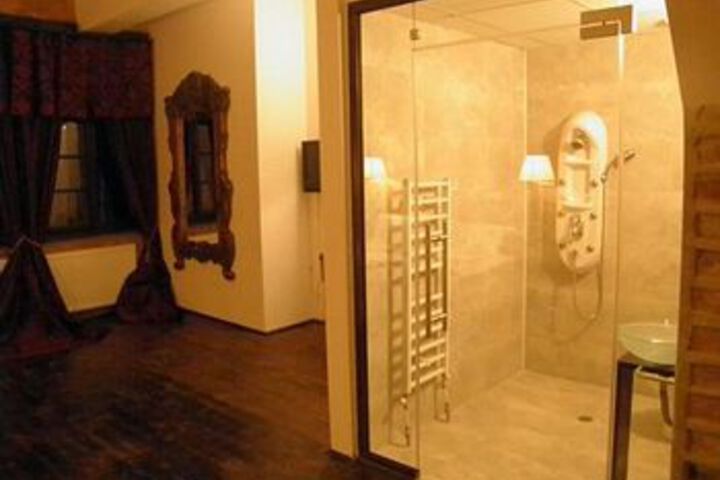 Room 2 of 23