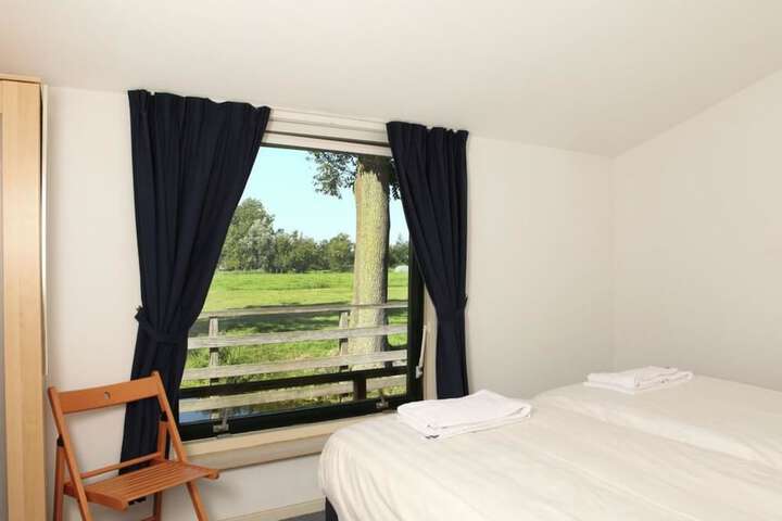 Room 4 of 36