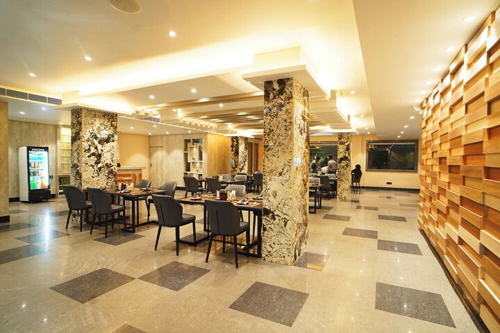 Dining 72 of 94
