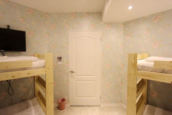 Room 28 of 80