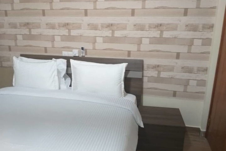 Room 5 of 38