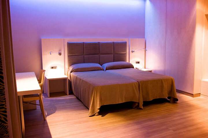 Room 4 of 25