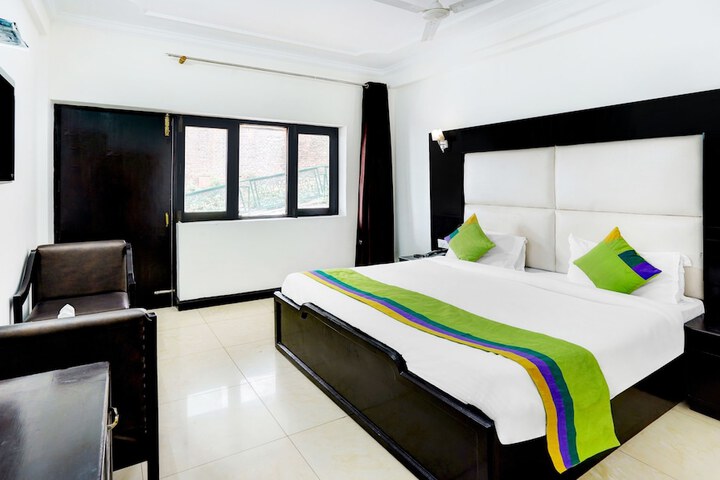 Room 13 of 37