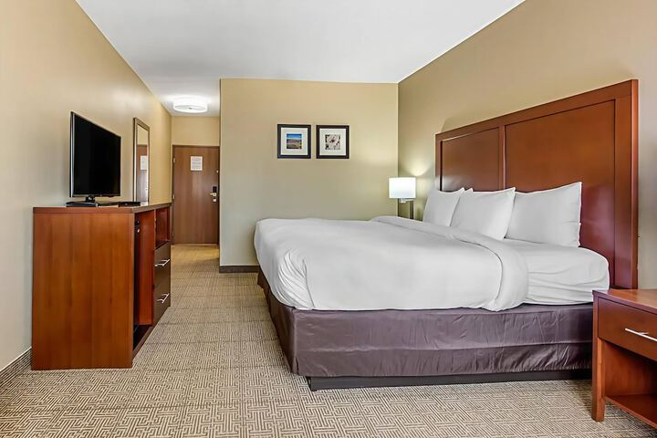 Room 11 of 18
