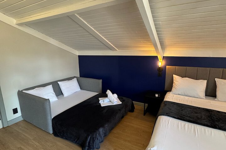 Room 33 of 93