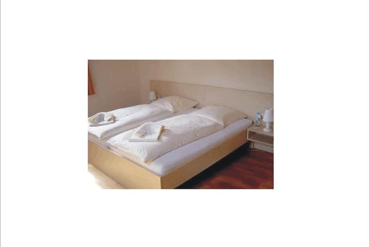 Room 3 of 38