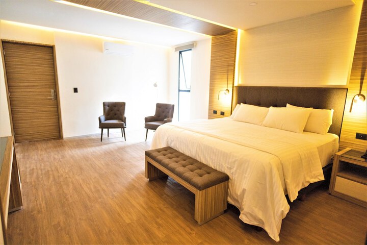 Room 17 of 115