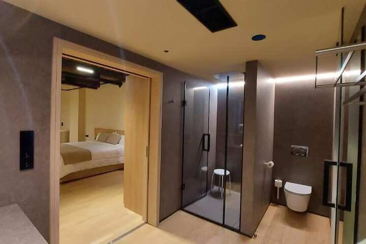 Room 14 of 18