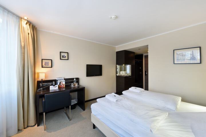 Room 7 of 35