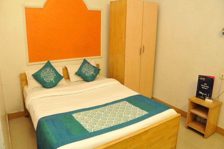 Room 9 of 20