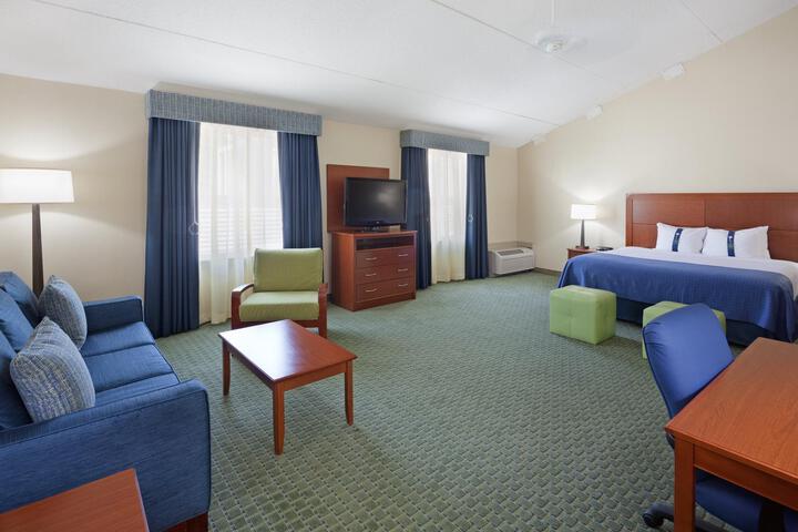 Standard Room, King or Two Doubles (4 of 12)