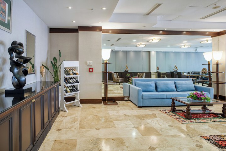 Entrance & Lobby