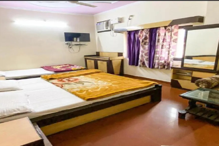 Room 2 of 4