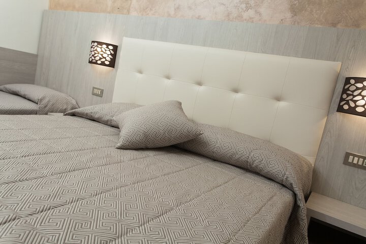 Room 3 of 39