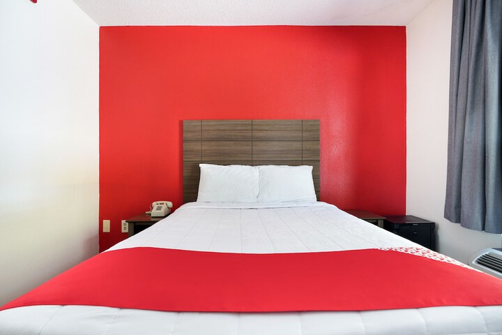 1 Queen Bed (4 of 19)