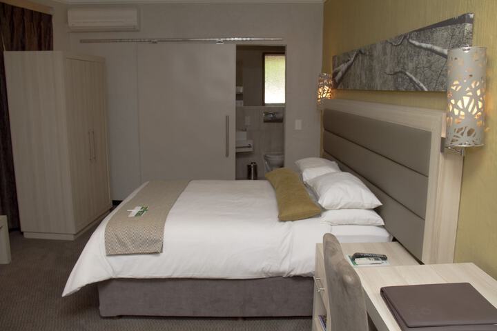 Room 6 of 37