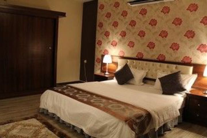 Room 4 of 82