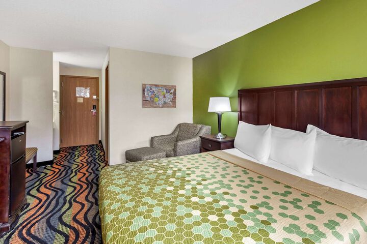 1 King Bed (5 of 28)