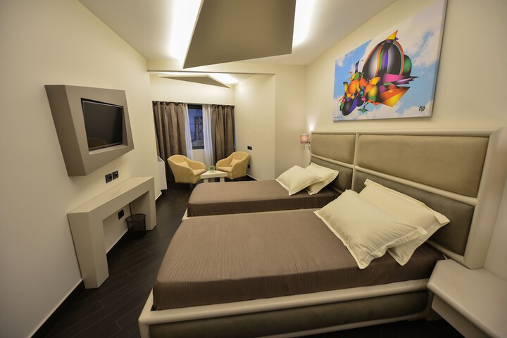 Room 10 of 36