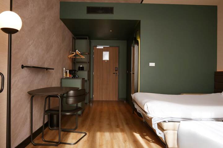 Room 41 of 90