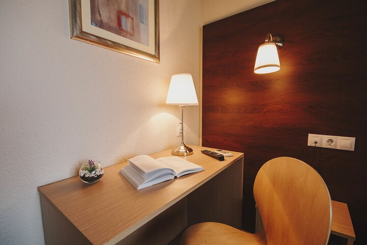 Room 16 of 52