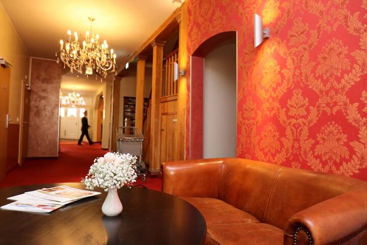 Guest Lobby