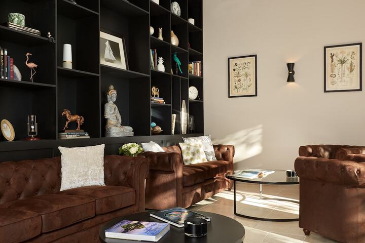 Entrance & Lobby