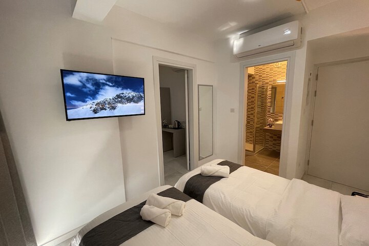 Room 8 of 61