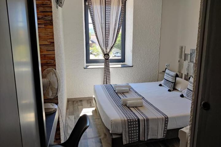 Room 15 of 38