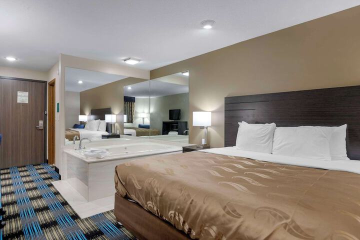 1 King Bed (10 of 19)