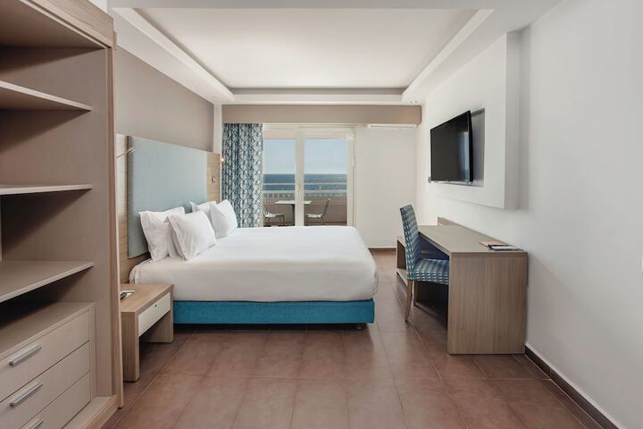 Room 51 of 184