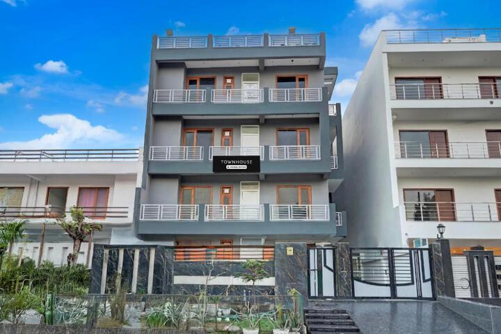 Townhouse Sector 135 Noida