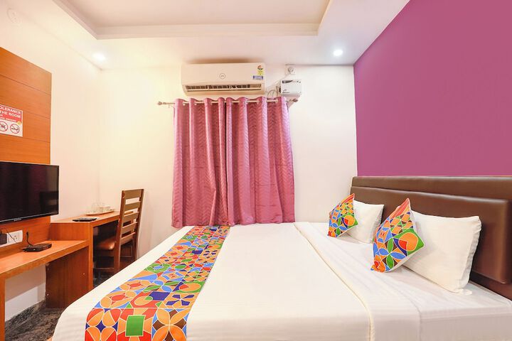 Room 17 of 28