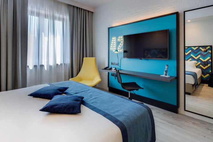 Room 16 of 65
